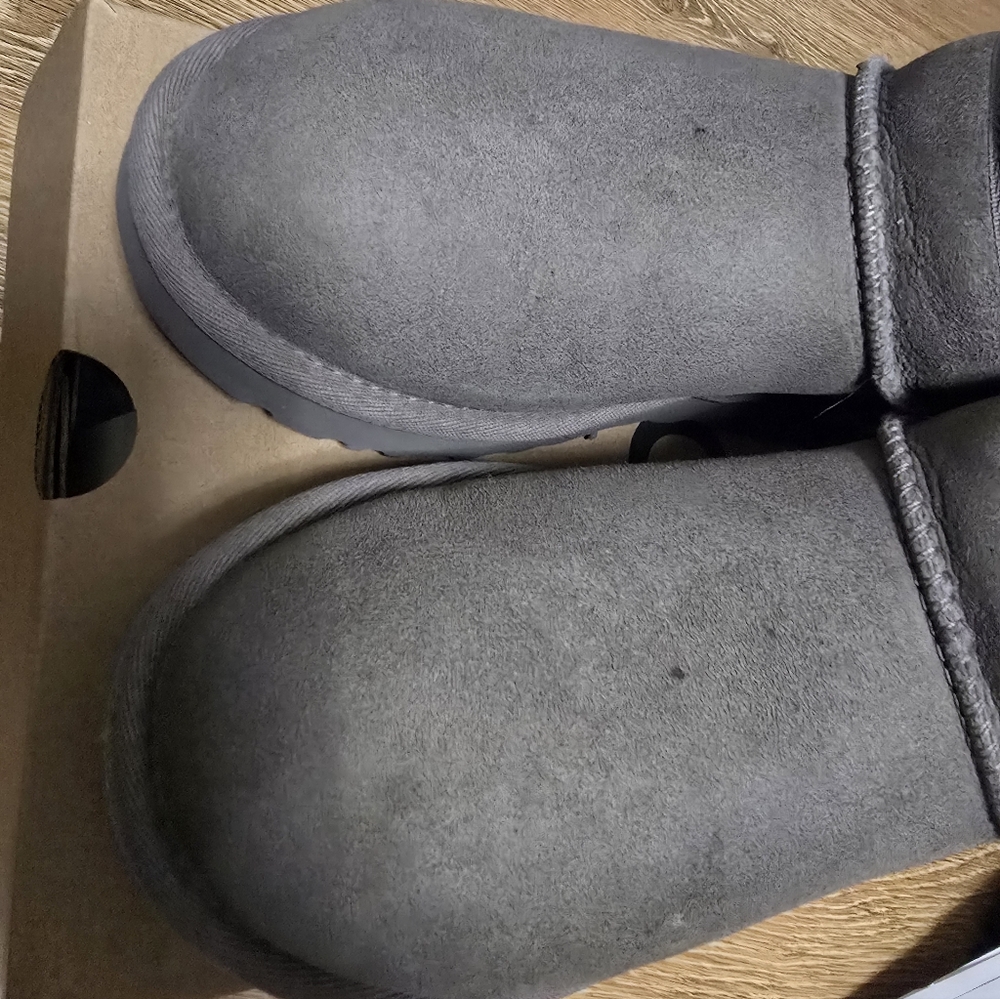 Uggs Ultra Mini - Picture 3 of 9